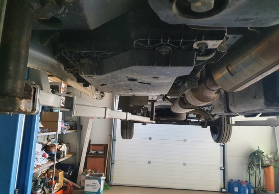 Protetor de aço tanque AdBlue  Renault Master 3  - Model 2